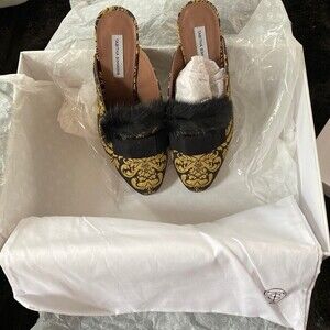 NIB Tabitha Simmons Anya fur mules with black and gold damask fabric Size EU35
